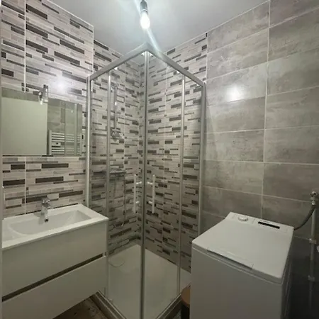 Apartment 2 Air-conditioned In By The Sea